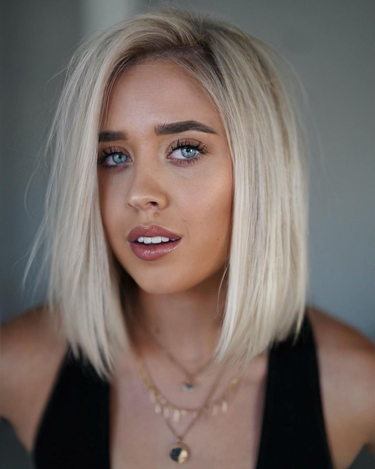 Chin Platinum Blonde Straight Bob — Photoshoot Hairstyles