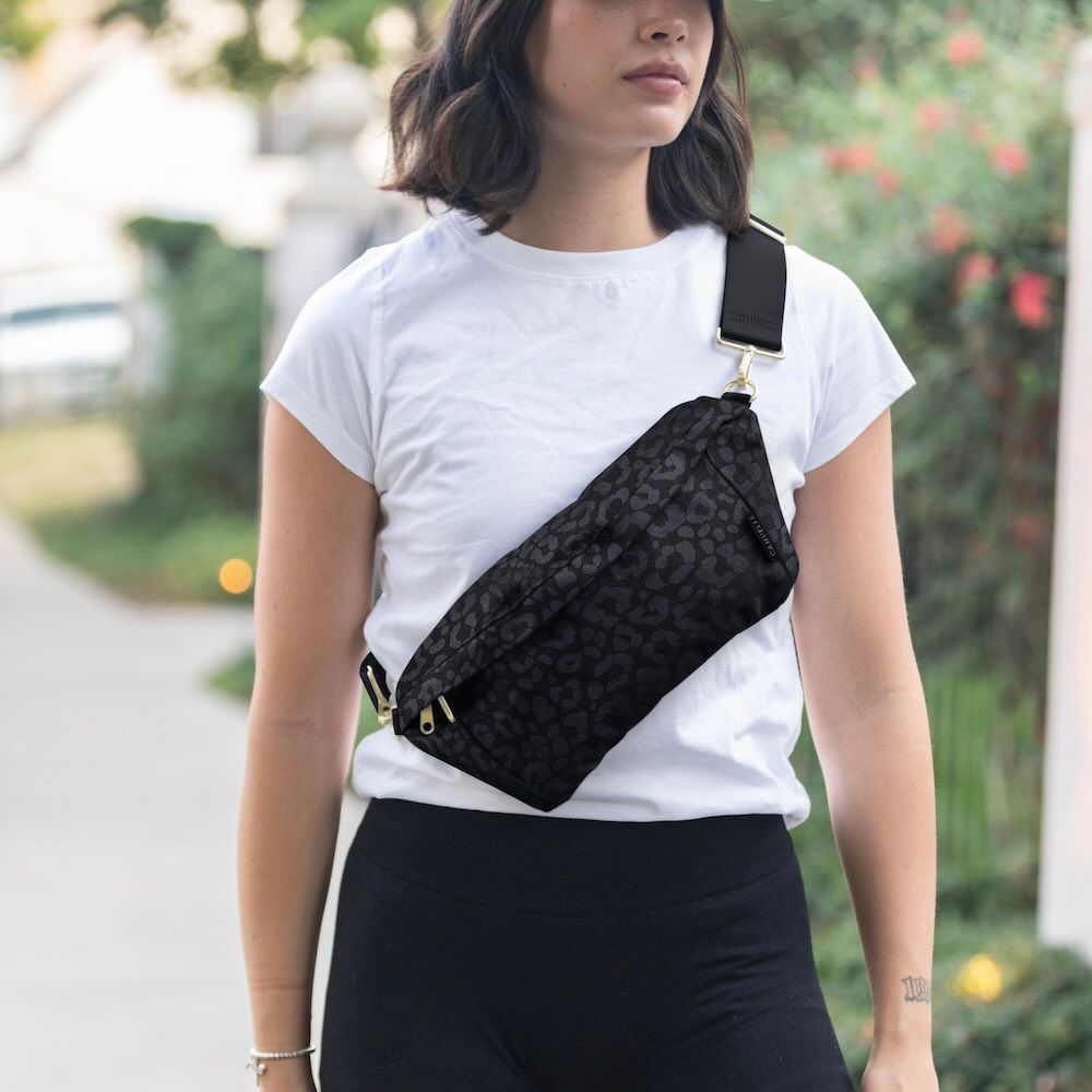Leopard Print Pop: Black Fanny Pack with Athleisure Leopard Print Pop: Black Fanny Pack with Athleisure — Fanny Pack Outfits