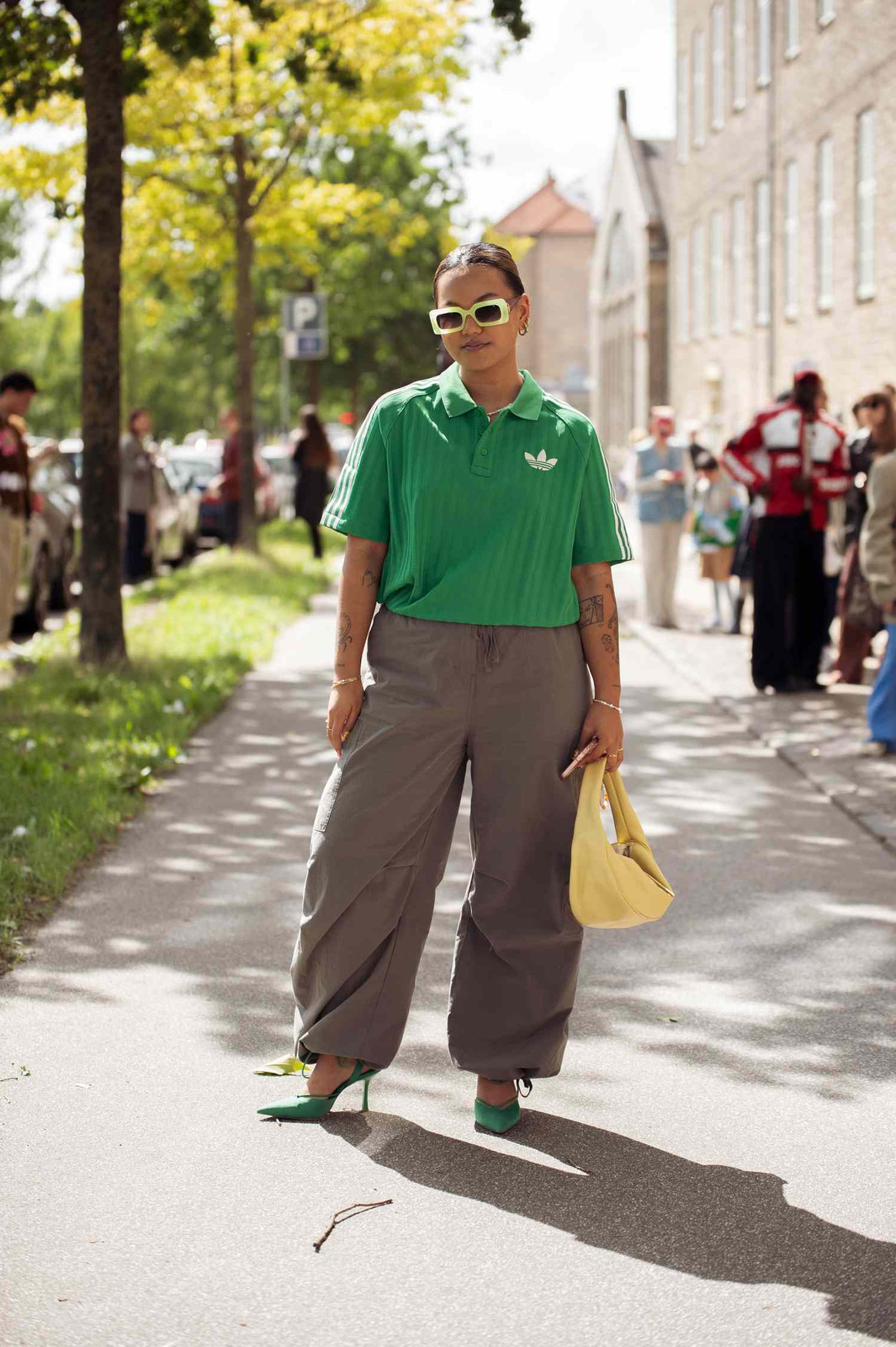 Vibrant Street Style: Green Polo with Cargo Trousers Vibrant Street Style: Green Polo with Cargo Trousers — Polo Shirt Outfits Women