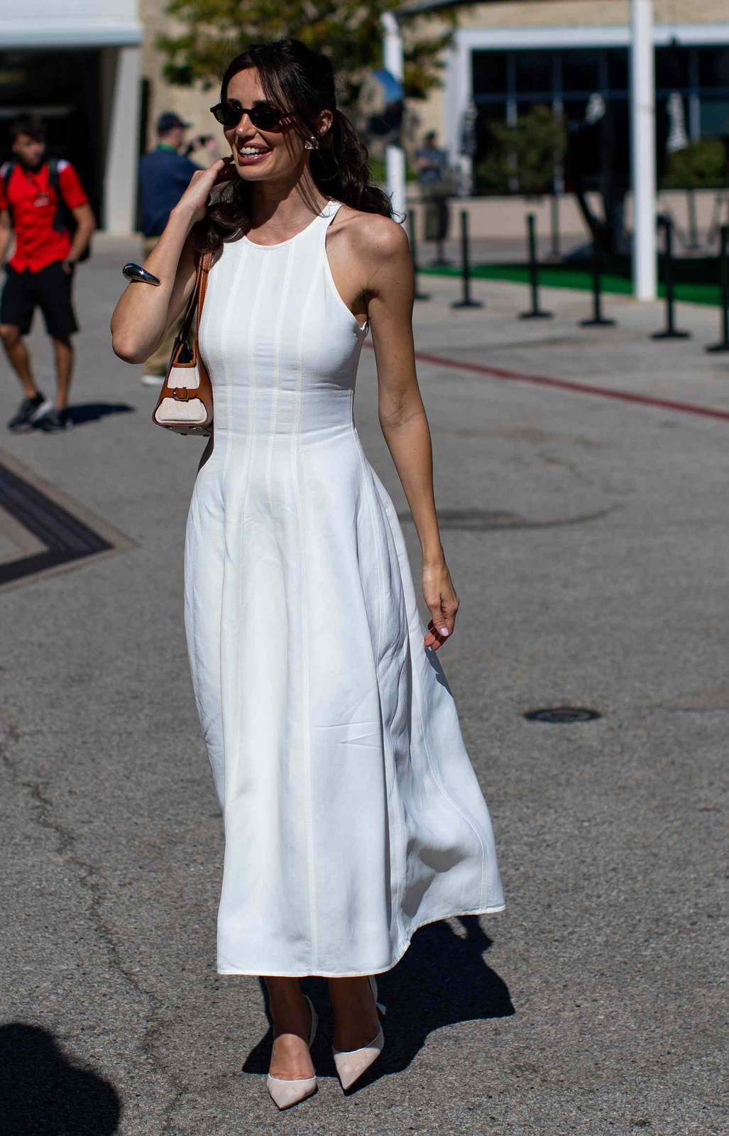 Elegant White Halter Dress for a Chic F1 Grandstand Look Elegant White Halter Dress for a Chic F1 Grandstand Look — F1 Race Outfits