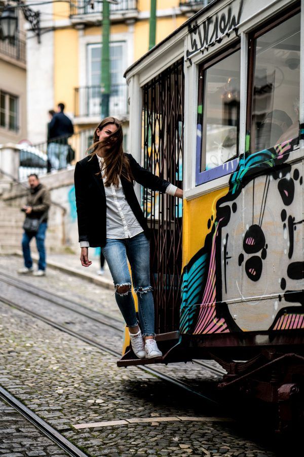 Black Blazer Over White Shirt with Ripped Blue Jeans — Lisbon Outfits