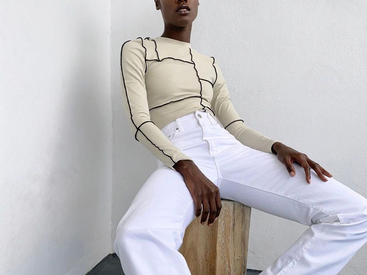 Long-Sleeve Top with High-Waisted Jeans — Outfits for Long Torso