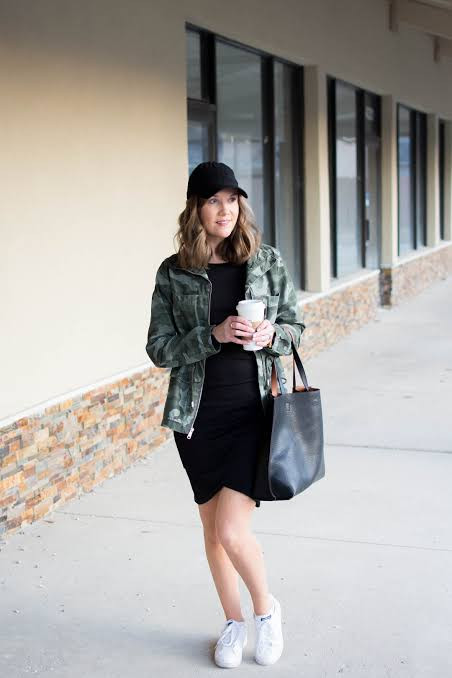 Rust Midi Dress with Puffed Sleeves and Sneakers — Sneakers with Dress Outfits