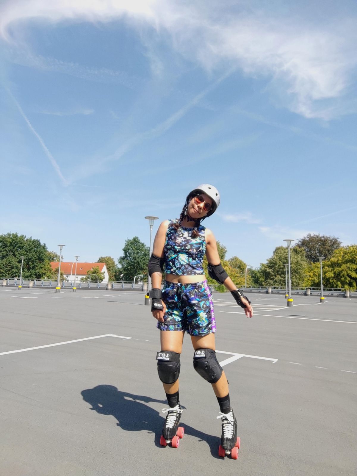 Matching Printed Set with Protective Gear for Athletic Skating — Roller Skating Outfits