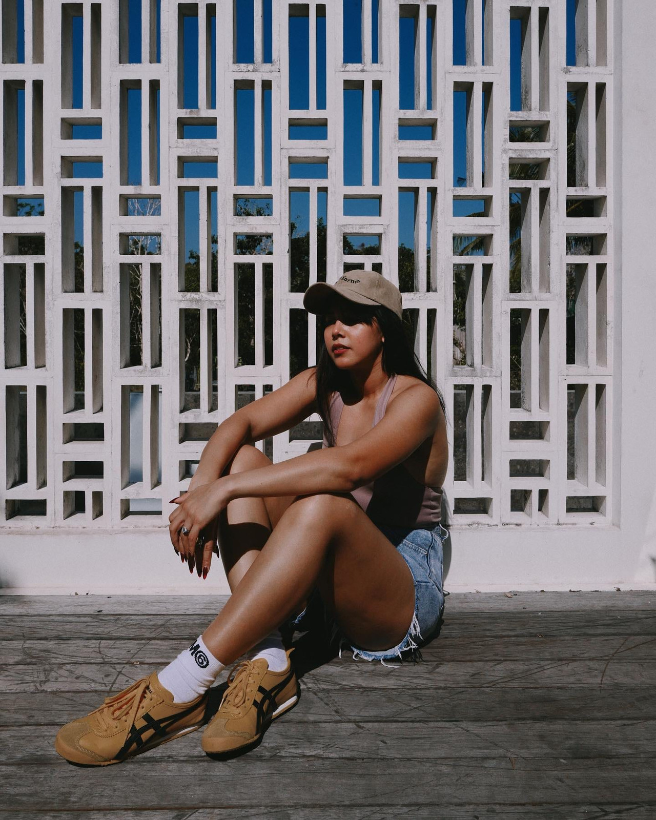 Summer Casual: Tan Onitsuka Tigers with Denim Shorts and Tank Top Summer Casual: Tan Onitsuka Tigers with Denim Shorts and Tank Top — Onitsuka Tiger Outfits