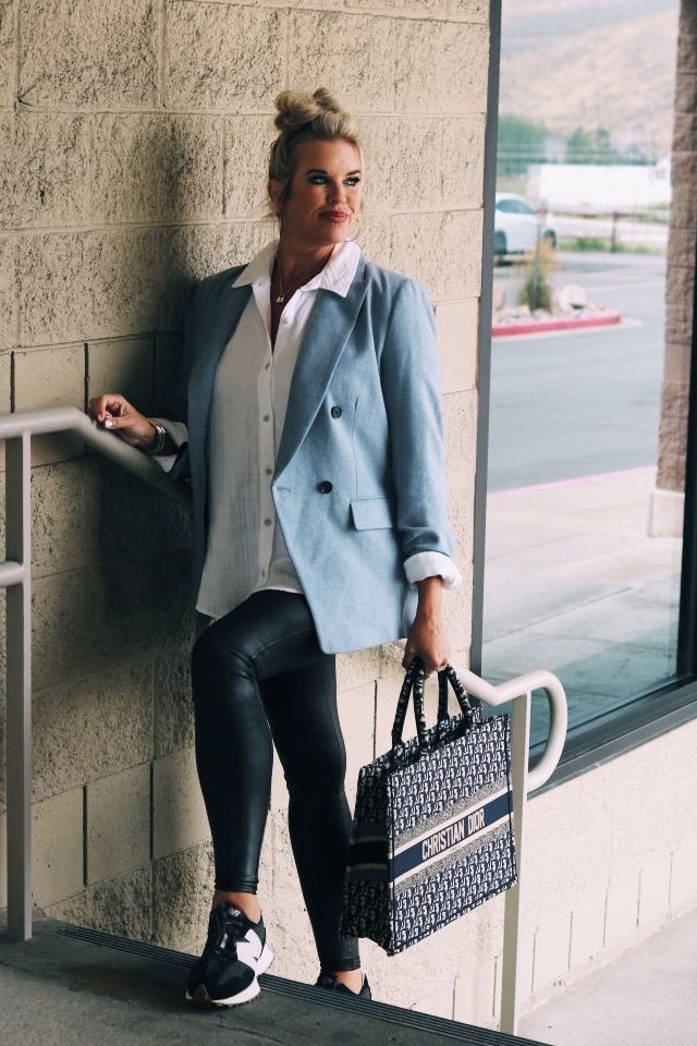 Smart Casual: Oversized Blazer and Leather-Like Leggings Smart Casual: Oversized Blazer and Leather-Like Leggings — Utah Outfits