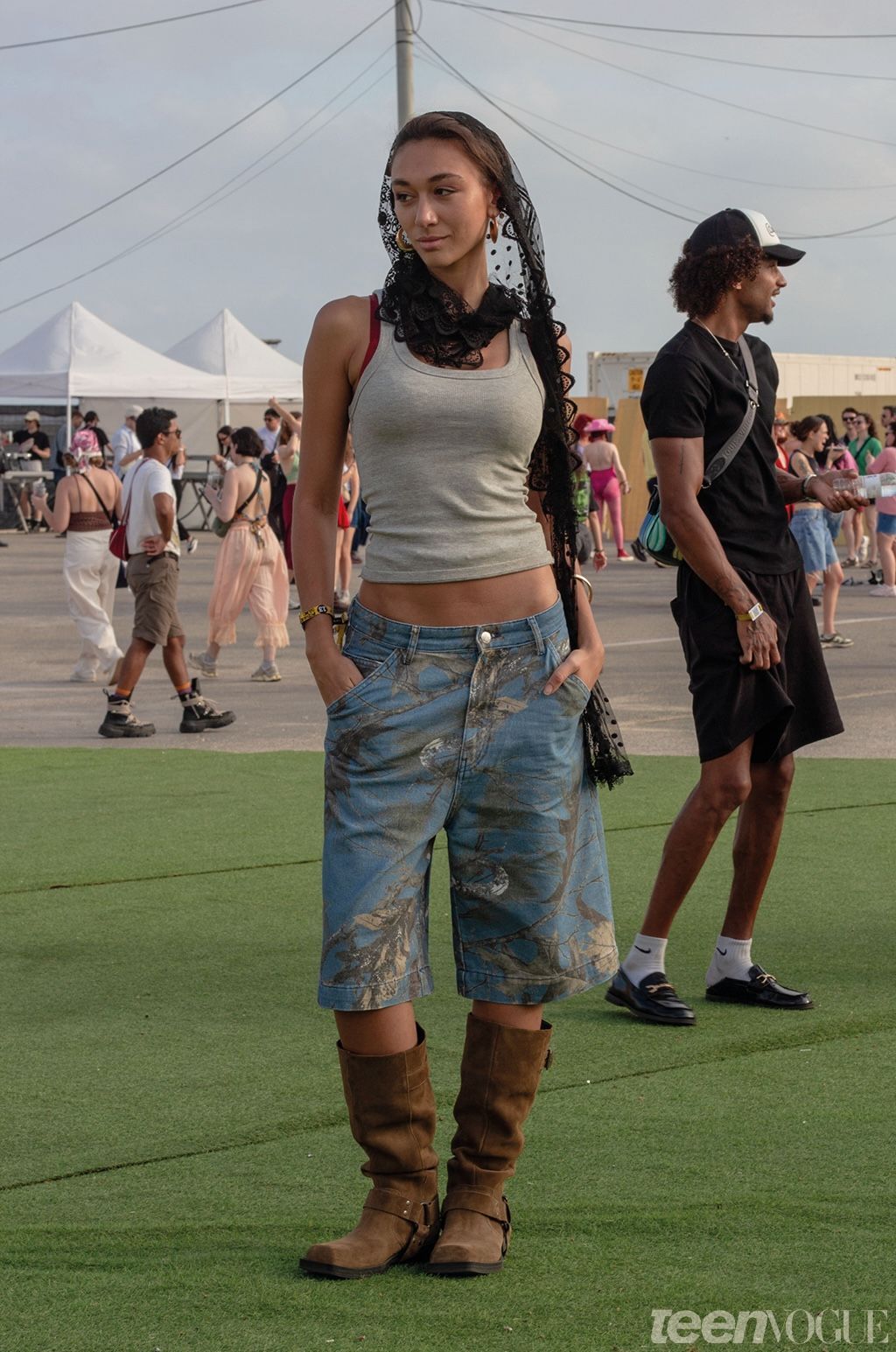 Camouflage Denim Shorts and Suede Boots for a Festival Vibe — Barcelona Outfits