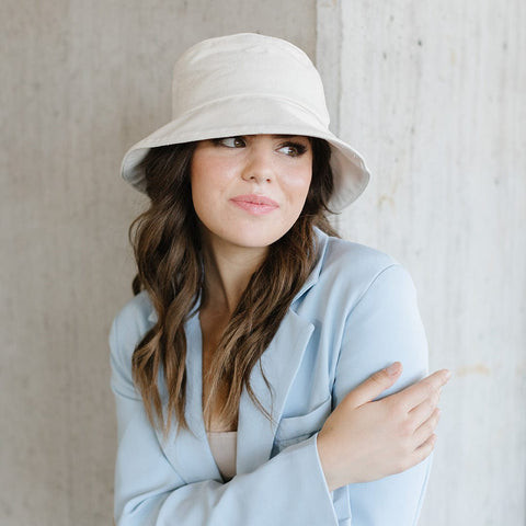 Layers Mid-Back Wavy Dark Brown with Neutral Hat and Blowout Layers Mid-Back Wavy Dark Brown with Neutral Hat and Blowout — Bucket Hat Hairstyles