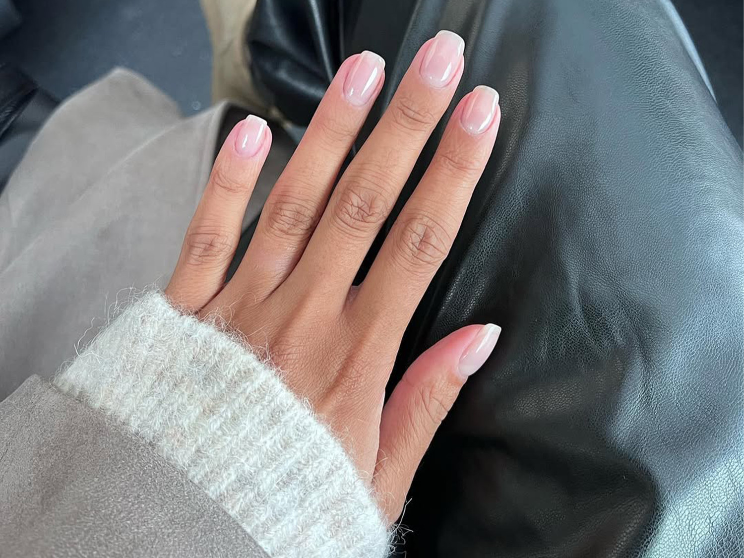 Abstract White Lines On Accent Nails Visual Idea Abstract White Lines On Accent Nails Visual Idea — Nails for Short Nail Beds
