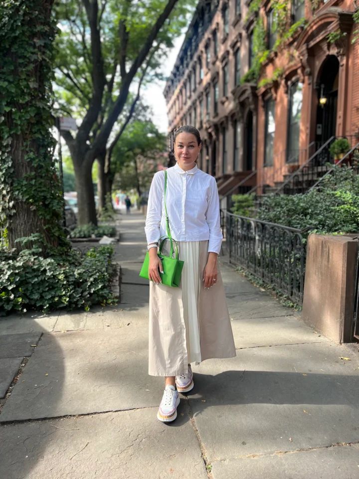 Monochromatic Midi Skirt and Button-Down with Platform Sneakers Monochromatic Midi Skirt and Button-Down with Platform Sneakers — Platform Sneakers Outfits