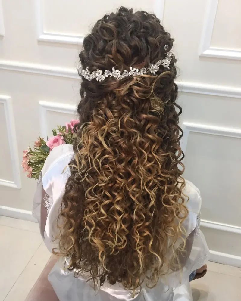 Blonde Highlighted Curls with Tiara — Quinceanera Hairstyles