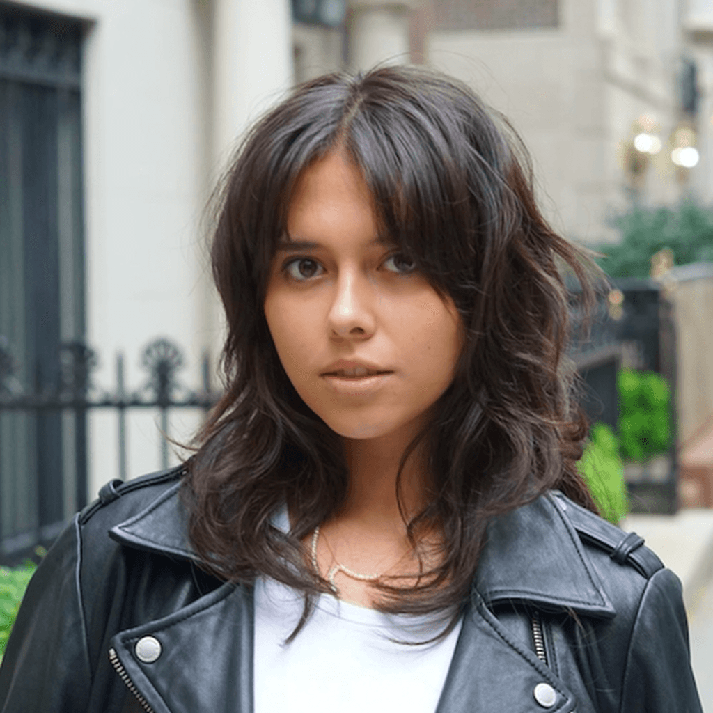 Choppy Shag With Full Bangs Choppy Shag With Full Bangs — 90s Hairstyles
