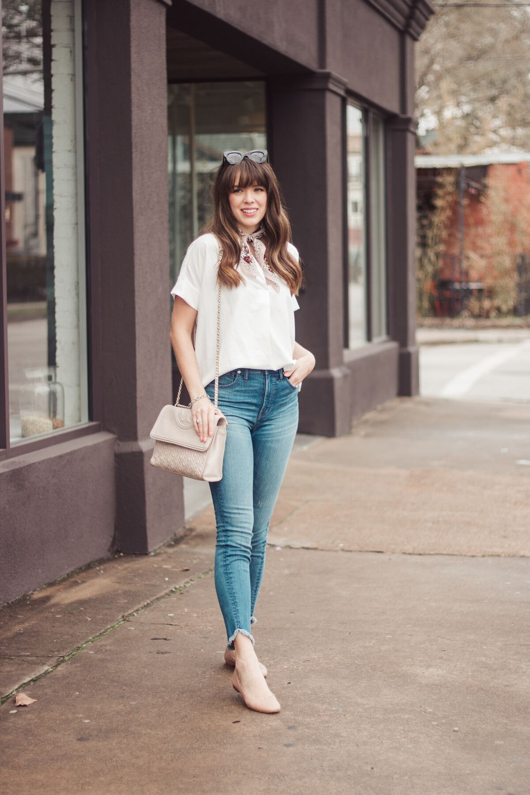 Fitted Jeans with White Blouse, Neck Scarf, and Flats Fitted Jeans with White Blouse, Neck Scarf, and Flats — Madewell Outfits