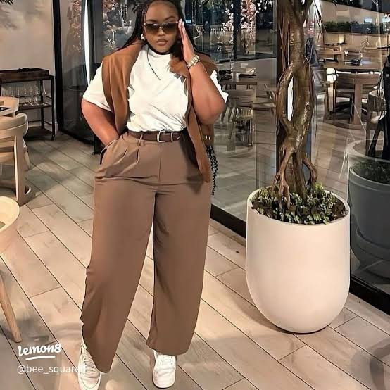 Brown Plaid Blazer with Turtleneck and Trousers Brown Plaid Blazer with Turtleneck and Trousers — Corporate Baddie Outfits