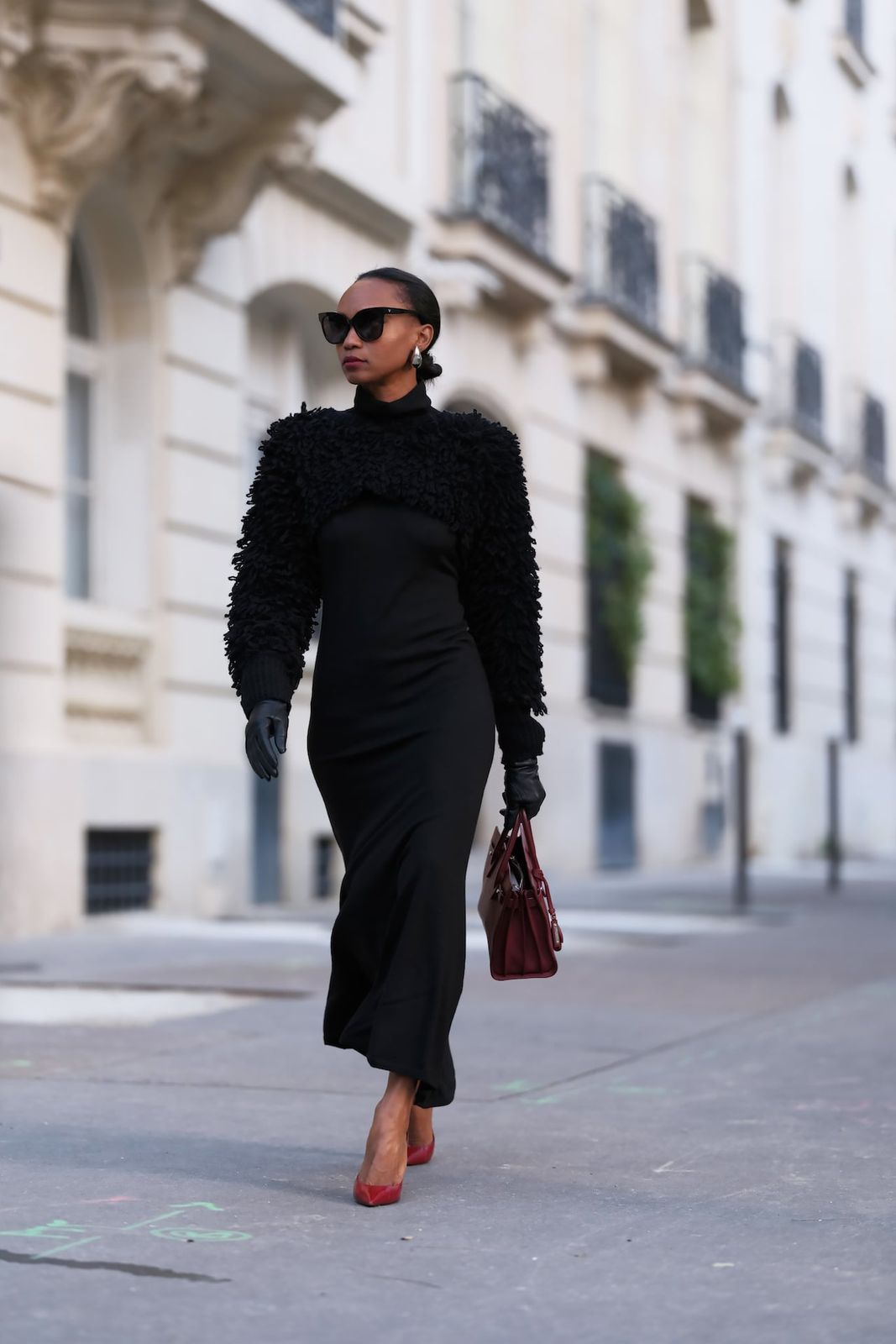 Black Maxi Dress with Opera Gloves for Evening Glamour Maxi Dress Outfits
