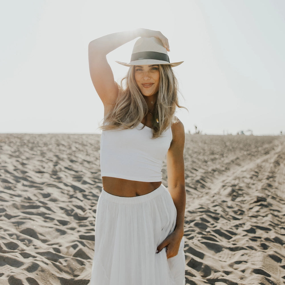 Beach Vacation Style: Beige Straw Fedora with White Crop Top and Skirt — Fedora Outfits Women