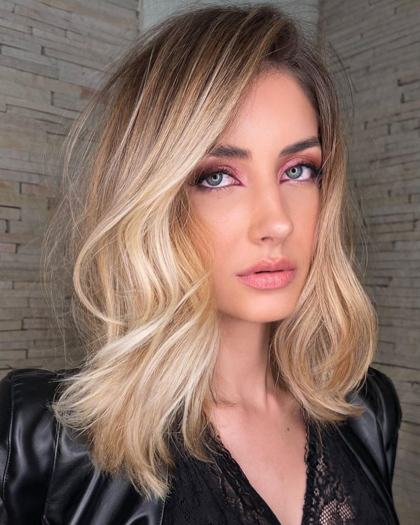 Blonde Lob With Deep Side Part and Root Shadow Blonde Lob With Deep Side Part and Root Shadow — Side Part Hairstyles