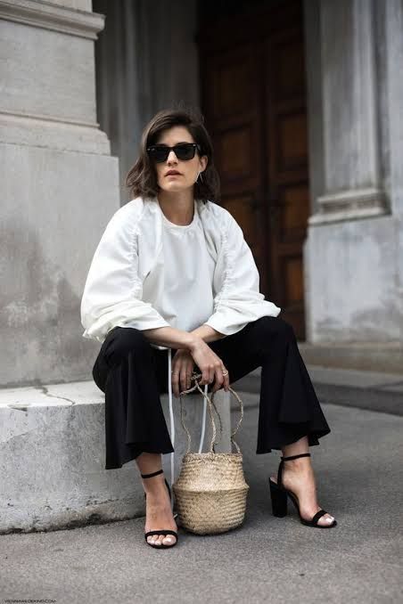 Smart Casual with Voluminous Sleeves and Flared Trousers — Block Heels Outfits