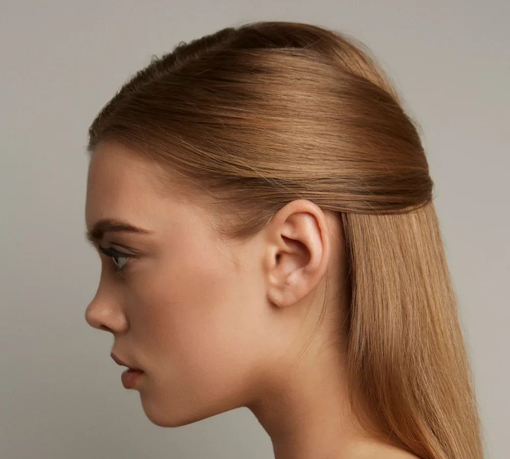 Medium Blonde Collarbone Sleek Medium Blonde Collarbone Sleek — Sleek Half Up Half Down
