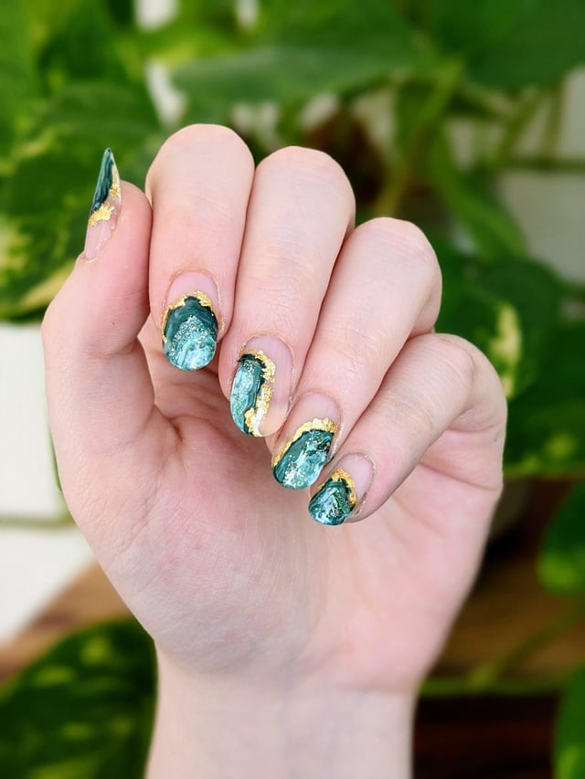 Nature-Inspired Artistic Visual Idea Nature-Inspired Artistic Visual Idea — Foil Nails