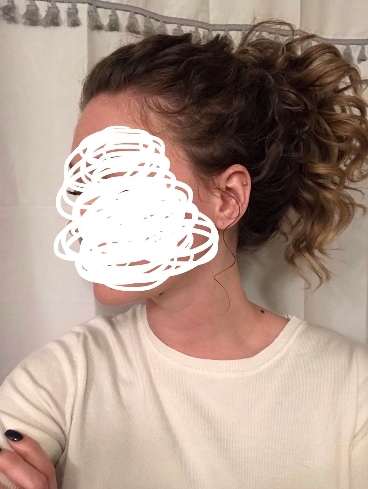 Middle Visual Idea Middle Visual Idea — Curly High Ponytail