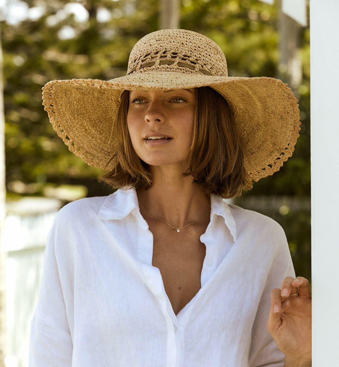 Textured Straw Hat with White Linen Shirt and Necklace Textured Straw Hat with White Linen Shirt and Necklace — Wide Brim Hat Outfits