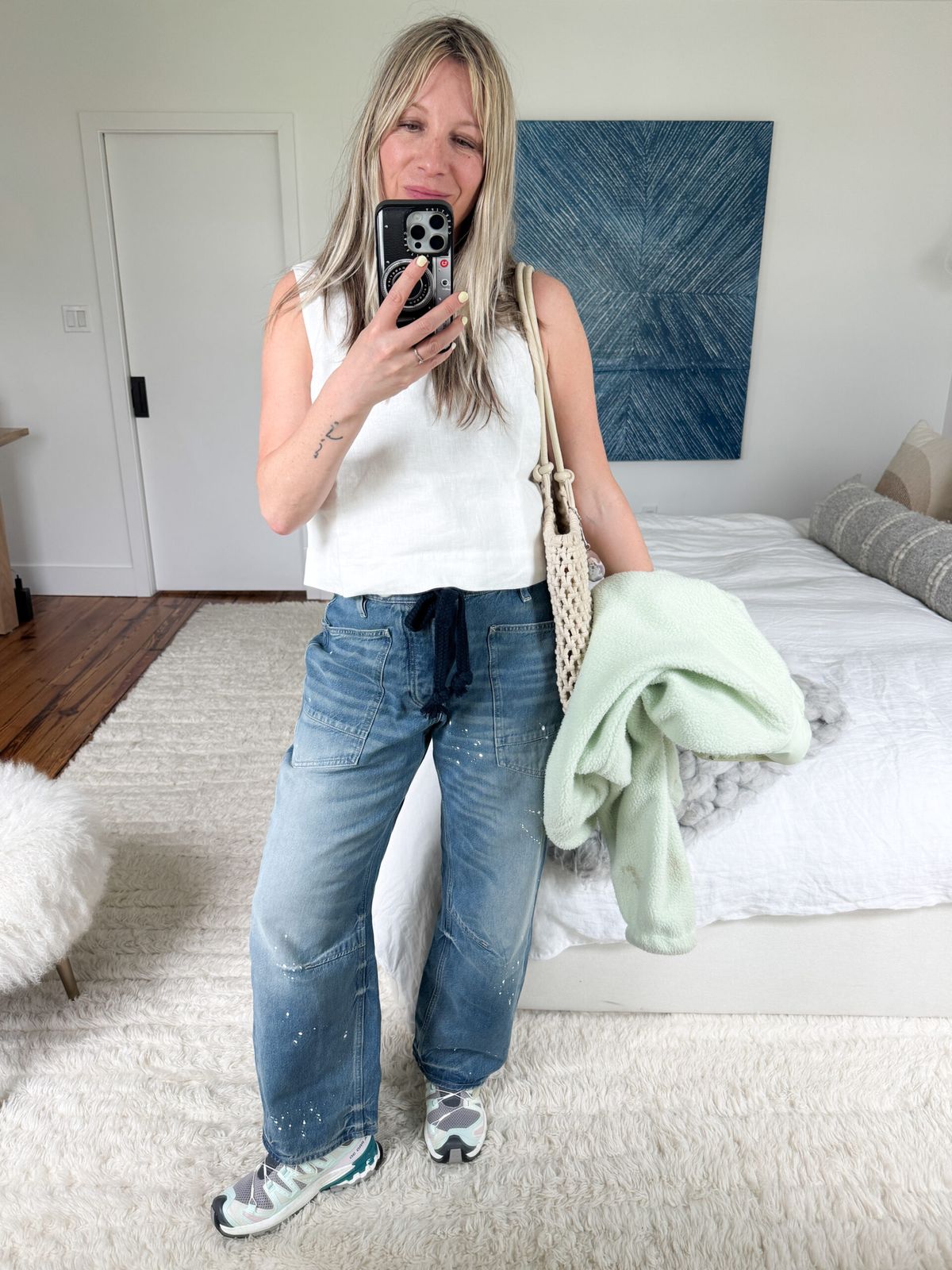 Textural Mix: Wide-Leg Jeans and Fleece Jacket with Grey and Teal Salomon Sneakers Textural Mix: Wide-Leg Jeans and Fleece Jacket with Grey and Teal Salomon Sneakers — Salomon Outfits
