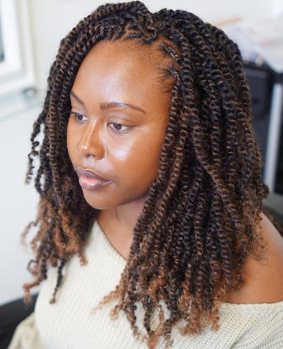 Collarbone Kinky Twists With Brown Highlights