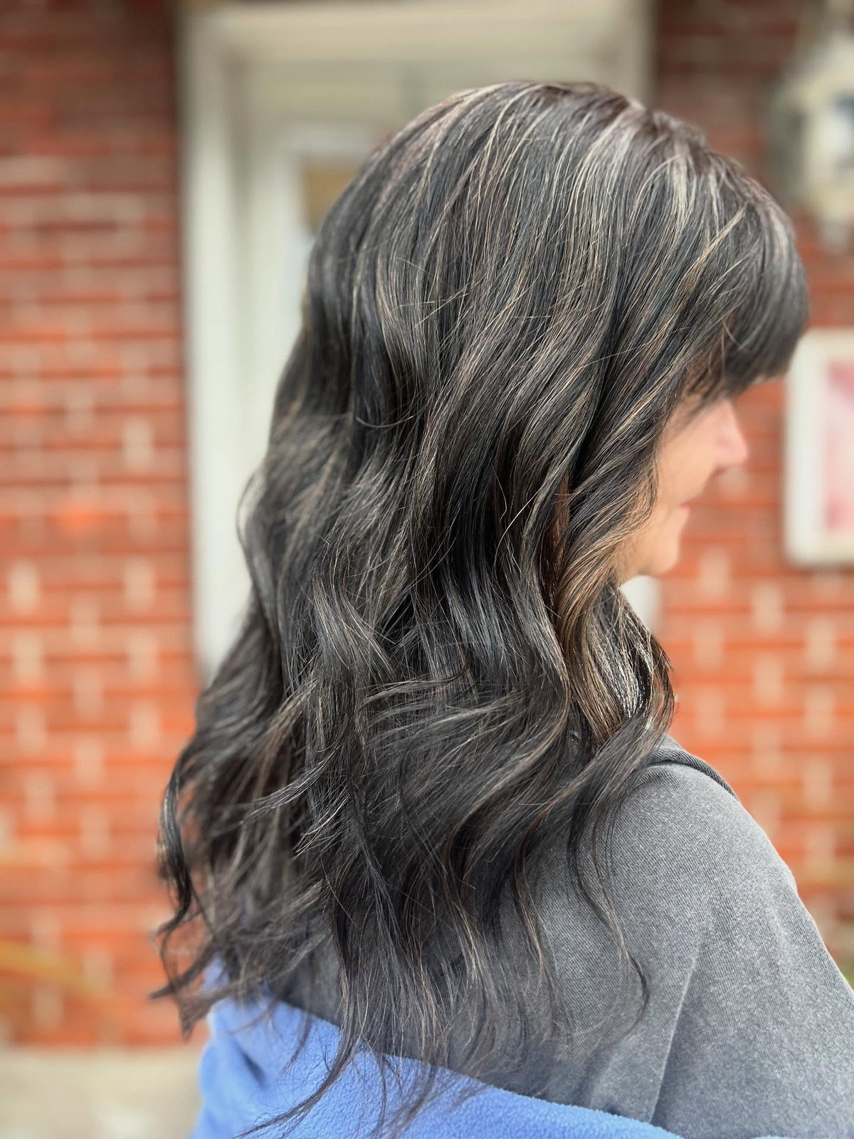 Collarbone Layers Dark Base Gray Blonde — Gray Blending Over 50