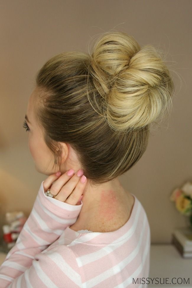 Playful Blonde Double Messy Buns Playful Blonde Double Messy Buns — Second Day Hairstyles
