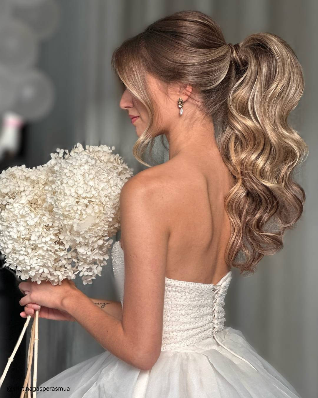 Voluminous Honey Blonde Ponytail Voluminous Honey Blonde Ponytail — Frontal Ponytail