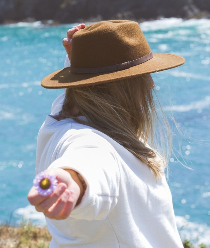 Oversized Hoodie and Fedora for Casual Glamping — Glamping Outfits