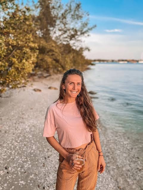Corduroy Overalls and Cropped Tee for a Beachy Vibe — Orlando Outfits