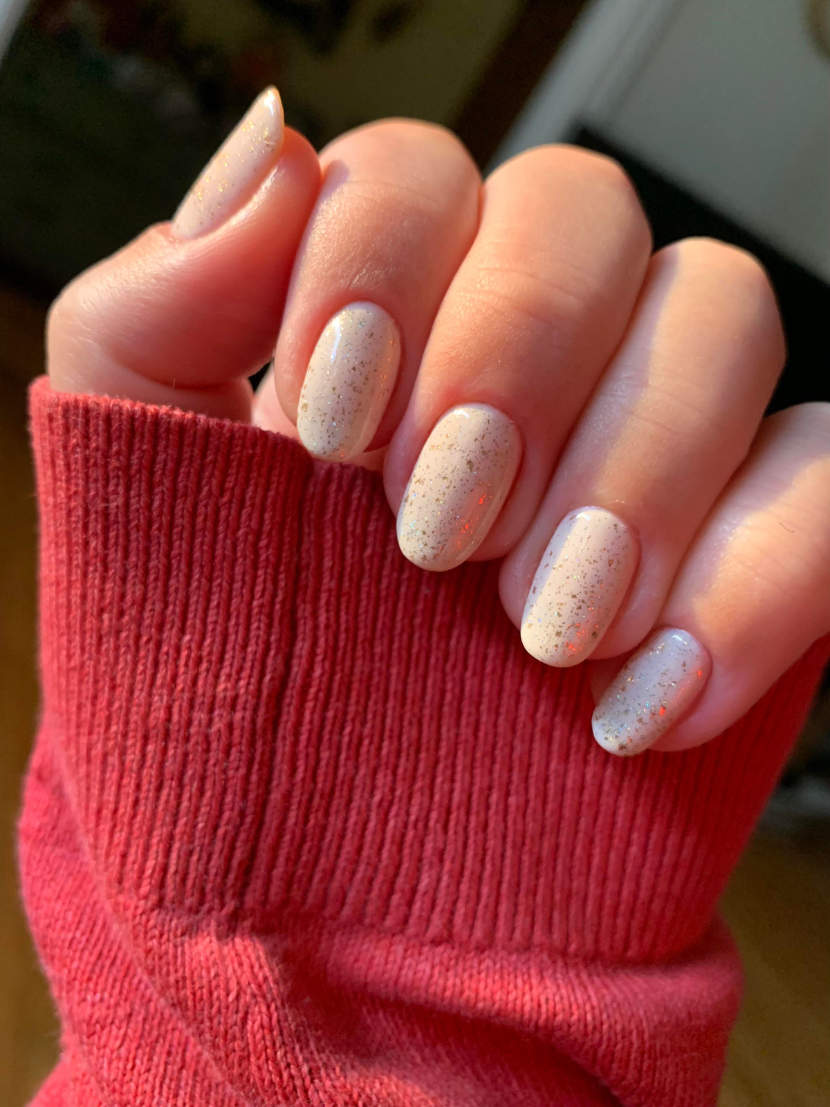 Shimmering Glitter Short Round Nails — Anniversary Nails