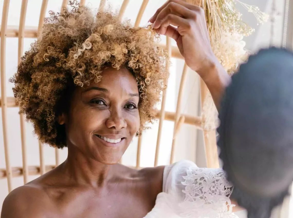 Voluminous Honey Blonde Afro Voluminous Honey Blonde Afro — Wash and Go Haircuts