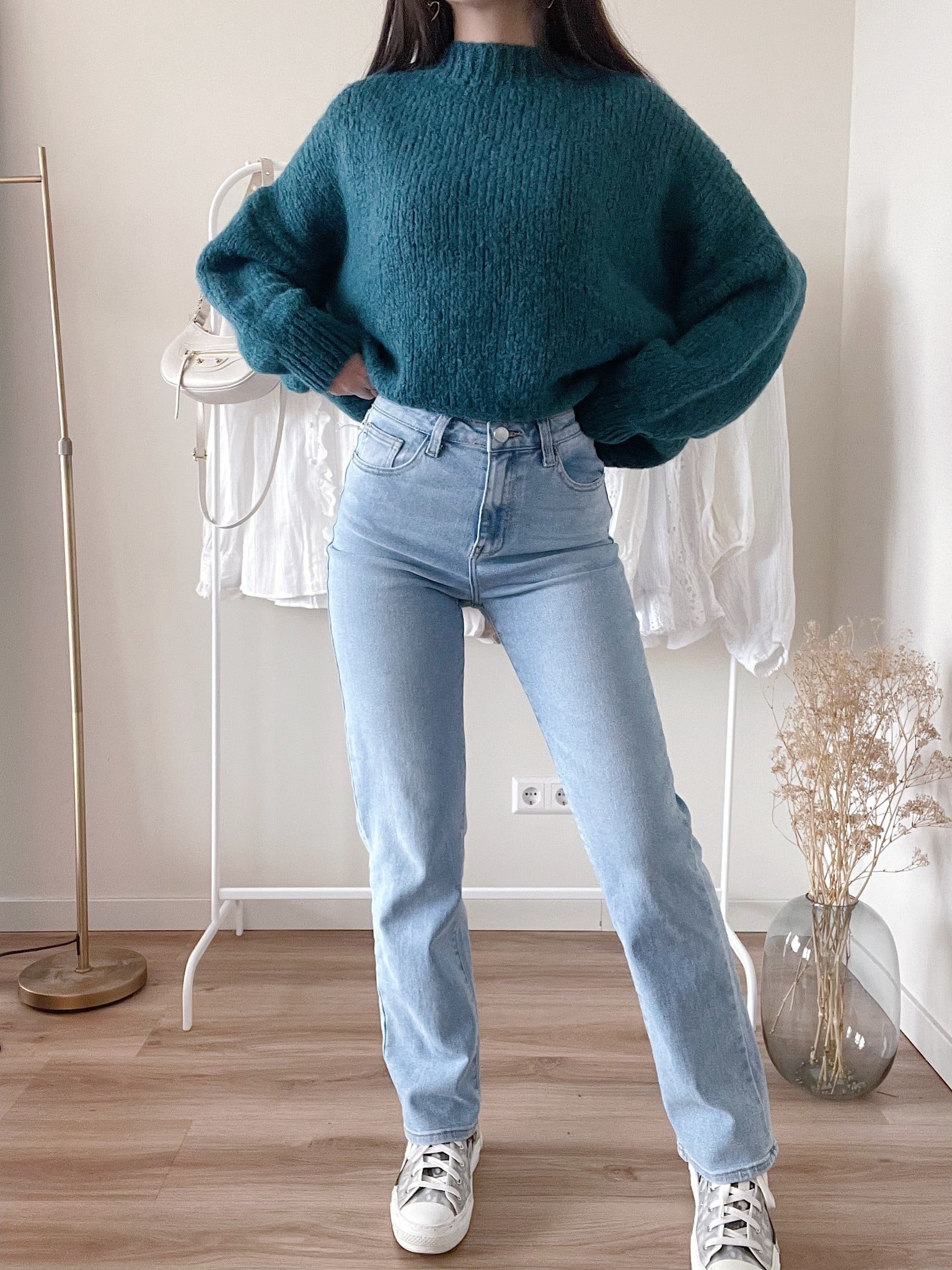 Cozy Casual: Light Wash Straight Leg Jeans with Chunky Knit Sweater