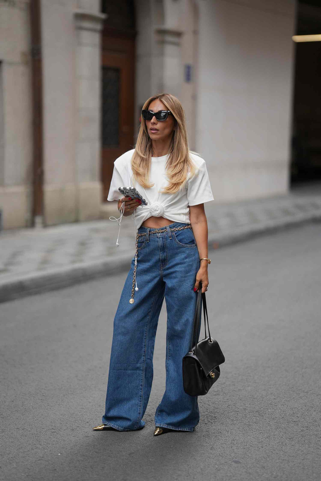 Casual White Tee and Wide-Leg Jeans with a Gold Chain Belt — Belt Outfits