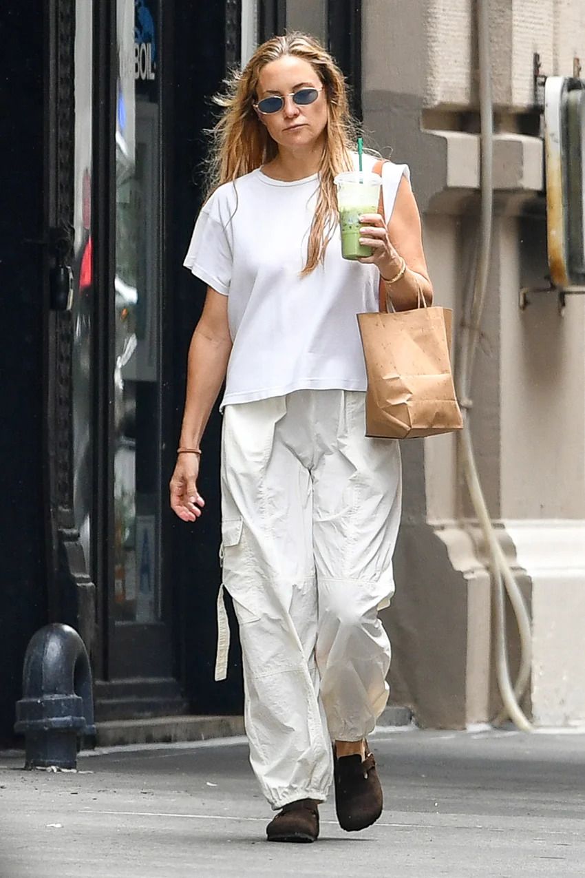Casual Daytime: Dark Brown Clogs with Cargo Pants Casual Daytime: Dark Brown Clogs with Cargo Pants — Birkenstock Boston Outfits