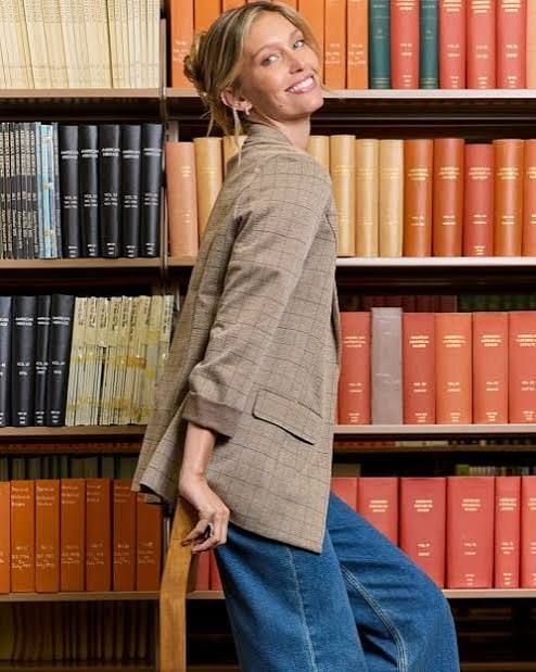 Smart Casual Power: Plaid Blazer with Wide-Leg Jeans Smart Casual Power: Plaid Blazer with Wide-Leg Jeans — Meet the Teacher Outfits