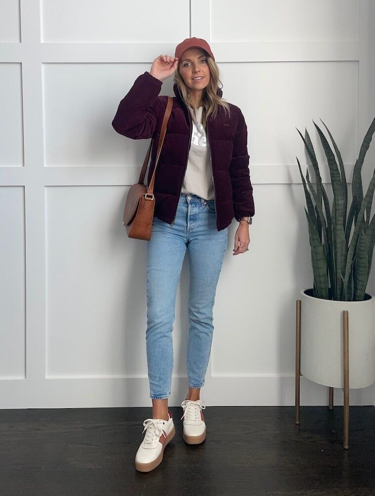 Bold Pop: Skinny Jeans with a Burgundy Jacket — Light Wash Jeans Outfits