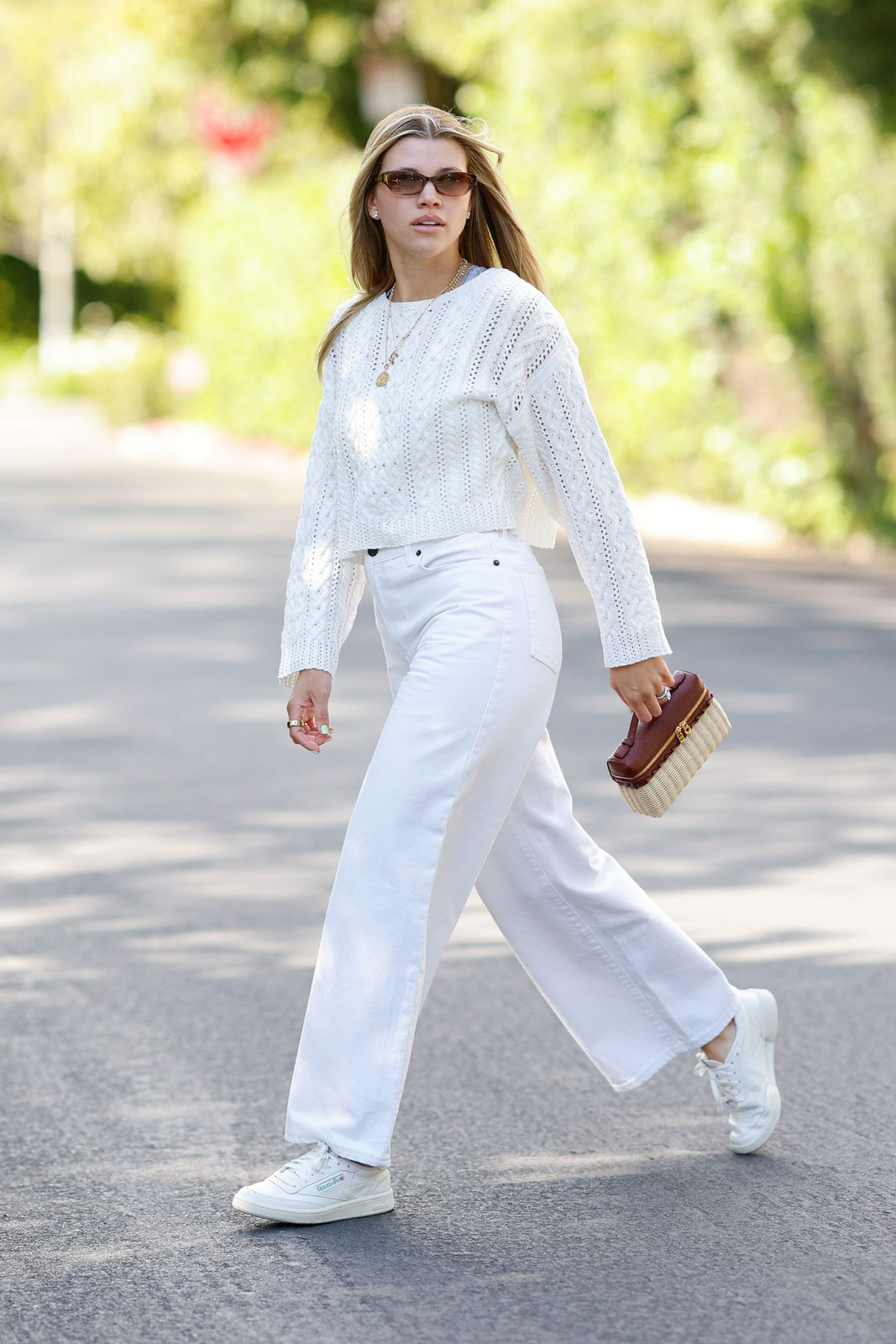Monochromatic White: Cable Knit Sweater and Wide-Leg Jeans Monochromatic White: Cable Knit Sweater and Wide-Leg Jeans — White Jeans Outfits
