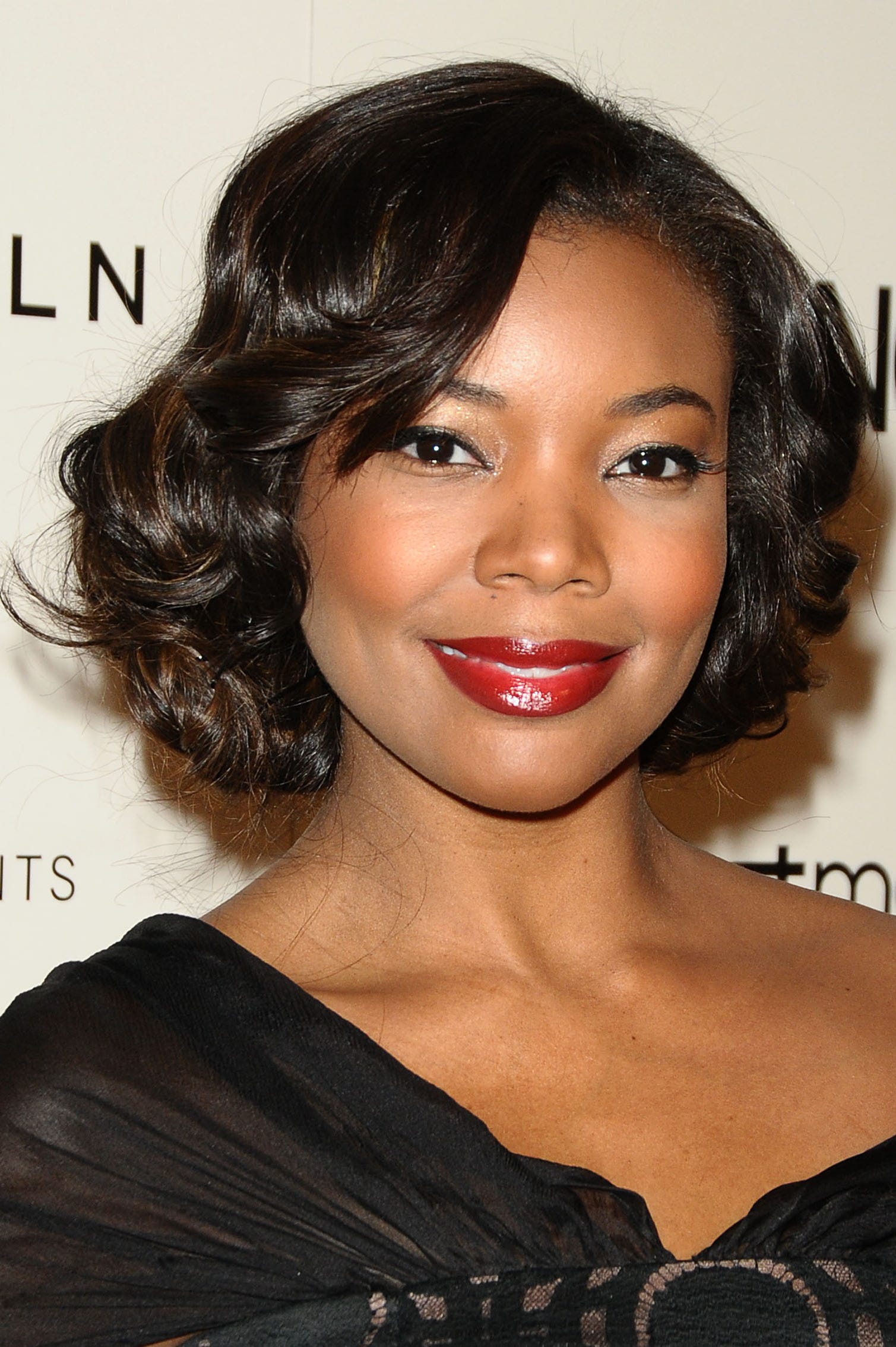 Voluminous Wavy Bob With Side Bangs Voluminous Wavy Bob With Side Bangs — Easy Natural Hairstyles