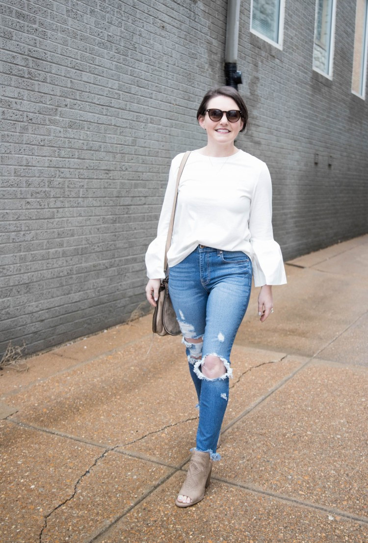Ripped Skinny Jeans with Bell-Sleeve Blouse and Booties Ripped Skinny Jeans with Bell-Sleeve Blouse and Booties — Ripped Jeans Outfits