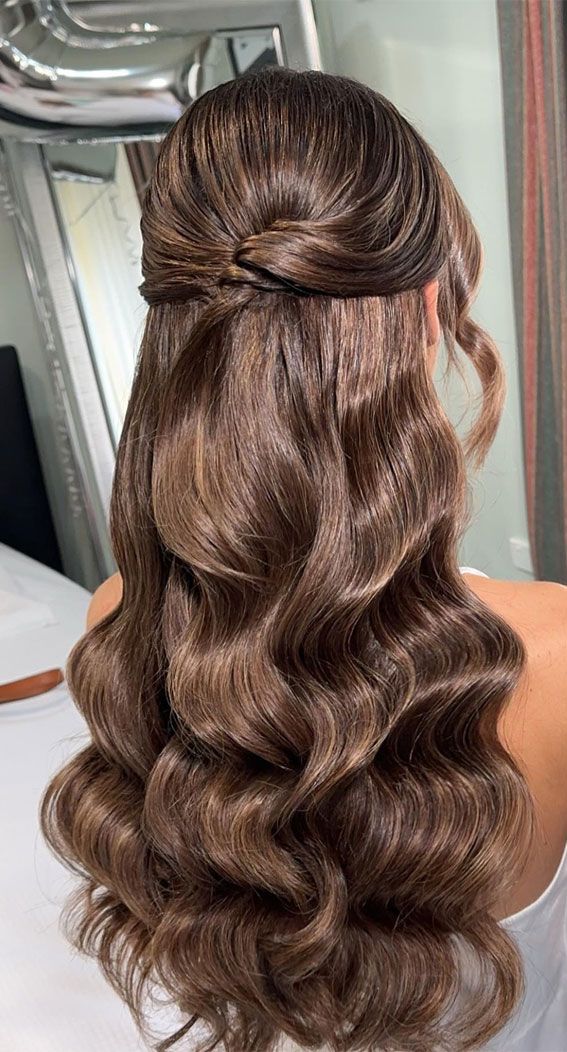 Sleek Polished Waves Golden Brown Sleek Polished Waves Golden Brown — Half Up Half Down Long Hair