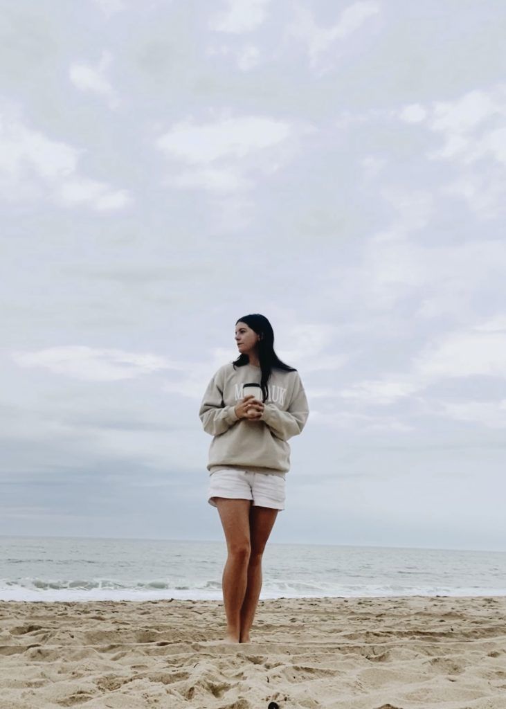Beige Sweatshirt and White Shorts for Beachwear — Hamptons Outfits