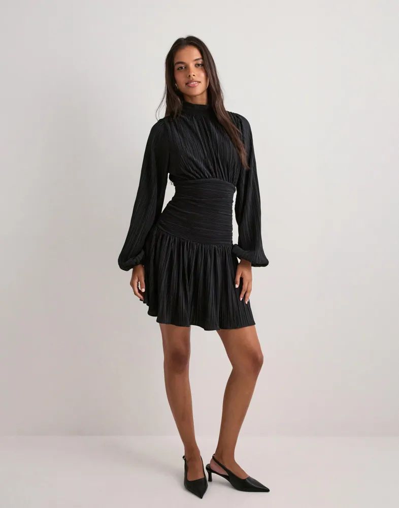 Short Dresses for Women - Trendy & Elegant | Shop online at Nelly