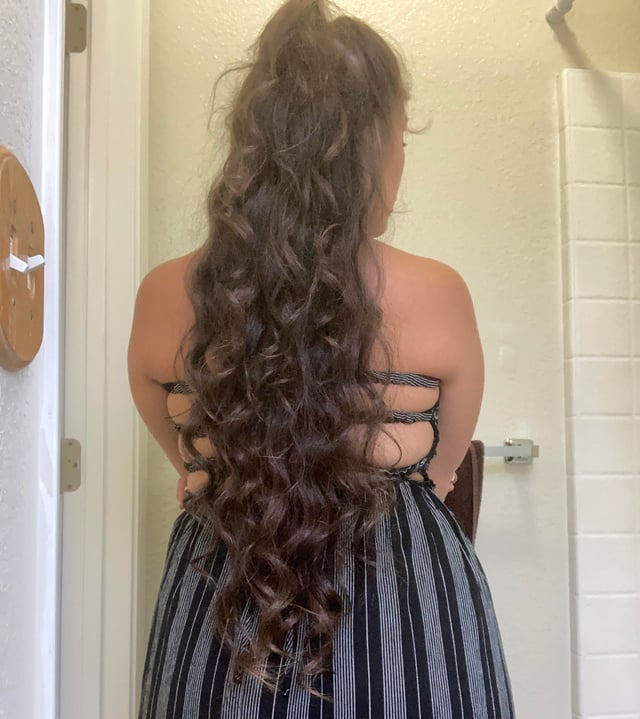 Defined Bouncy Curls With Air-Dried Texture Defined Bouncy Curls With Air-Dried Texture — Wand Curls