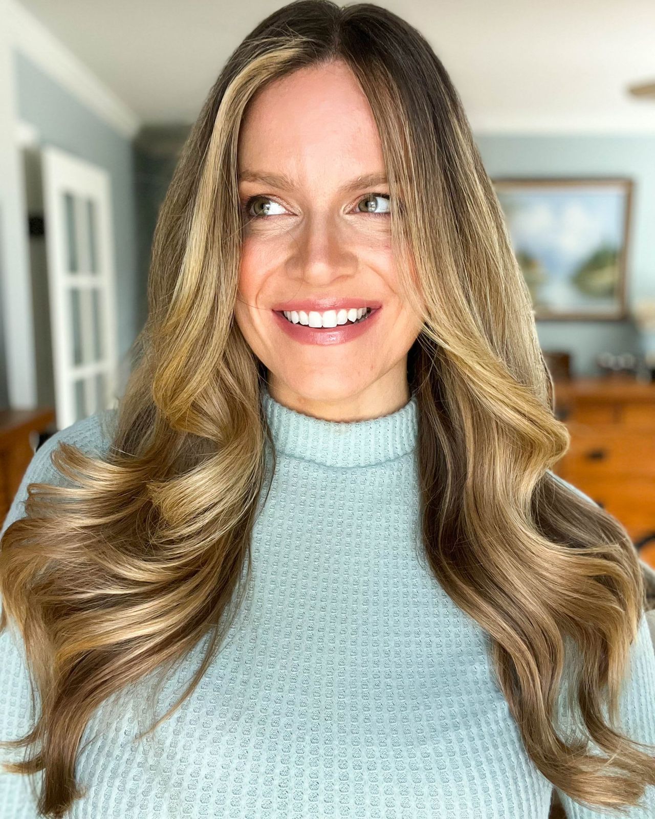 Voluminous Honey Blonde Curls — Photoshoot Hairstyles