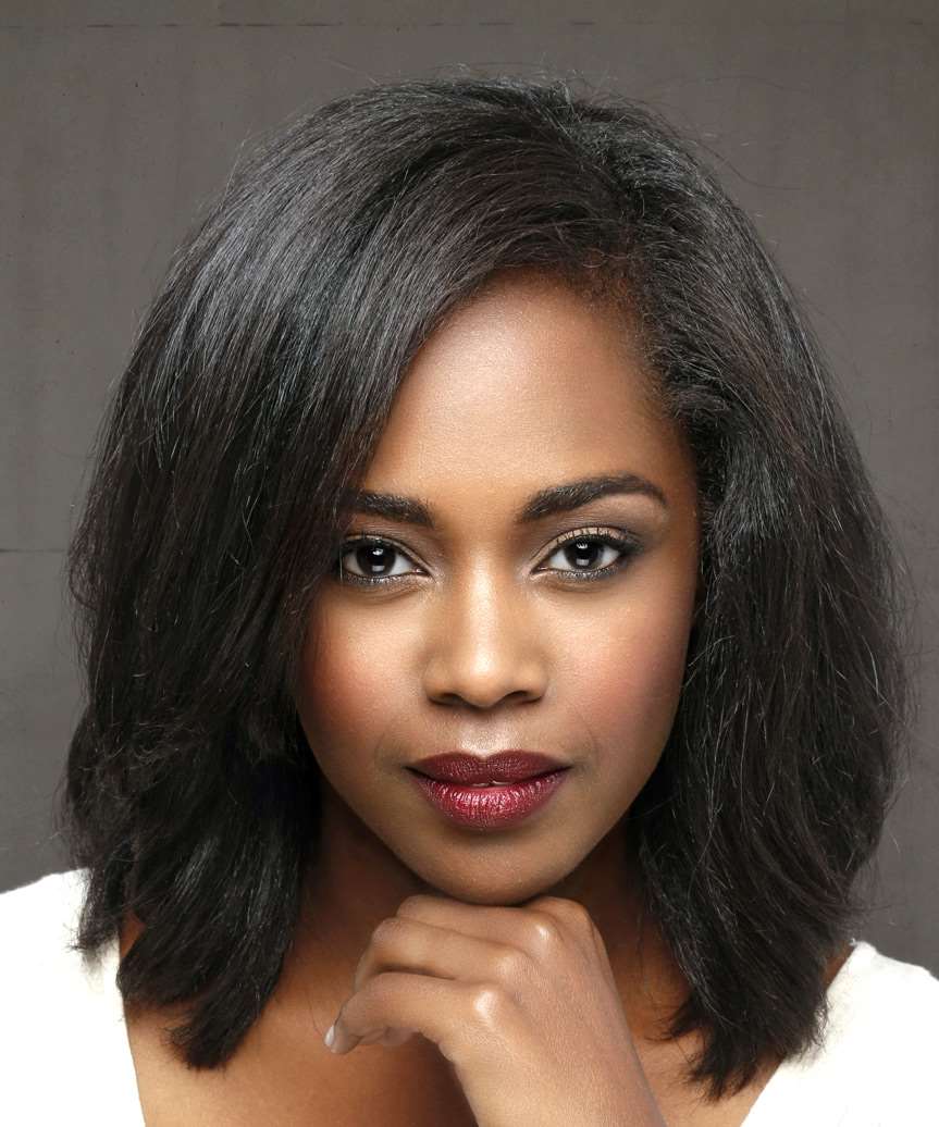 Glossy Blunt Lob With Inward Curves Glossy Blunt Lob With Inward Curves — Straight Hairstyles