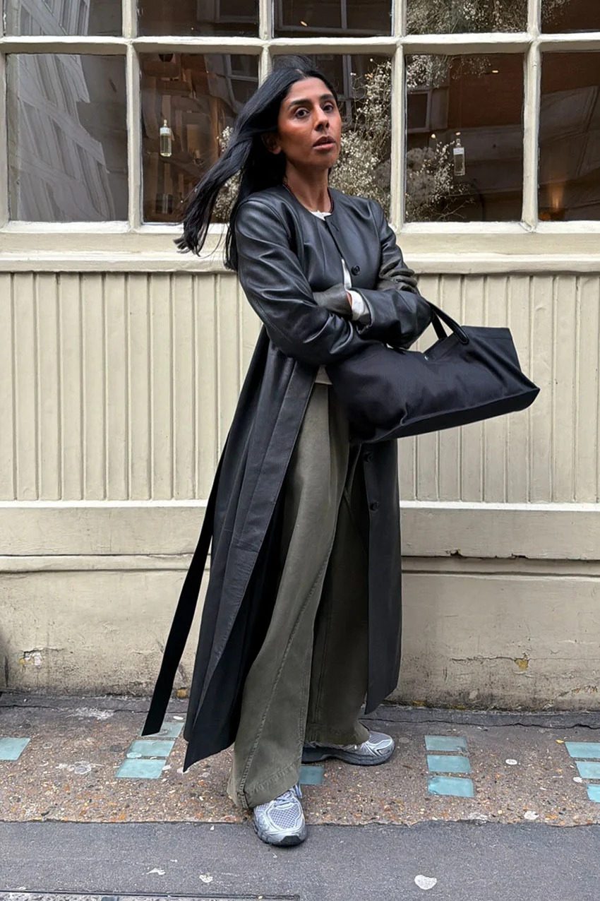 Leather Trench Coat and Wide-Leg Trousers with Chunky Sneakers Leather Trench Coat and Wide-Leg Trousers with Chunky Sneakers — Chunky Sneakers Outfits